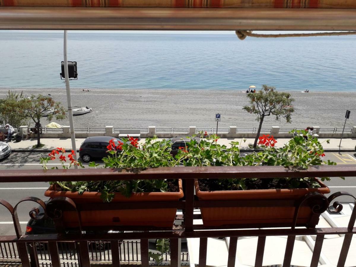Centrocitta Beach Roccalumera Luaran gambar